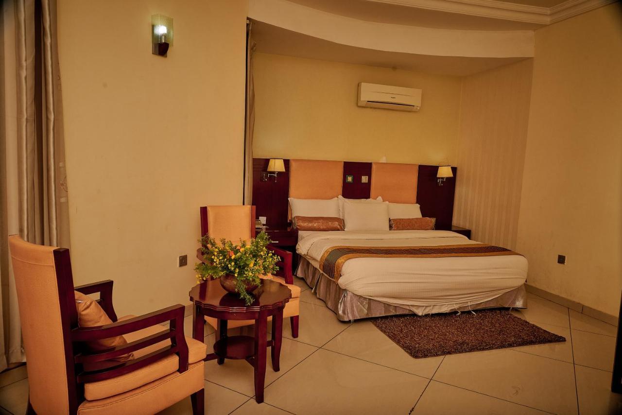 Barcelona Hotels, Abuja Mobushipe Eksteriør billede