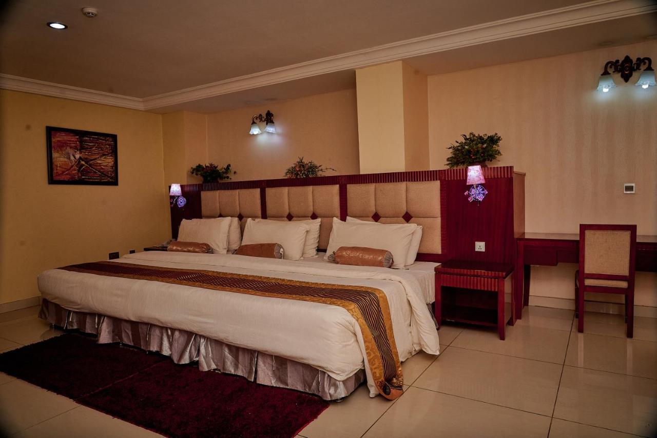 Barcelona Hotels, Abuja Mobushipe Eksteriør billede