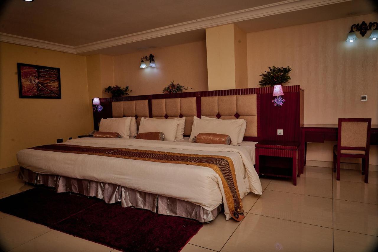 Barcelona Hotels, Abuja Mobushipe Eksteriør billede