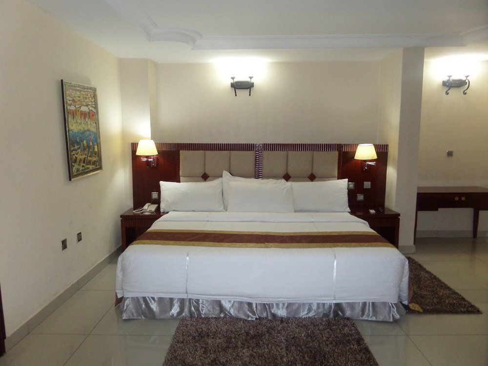 Barcelona Hotels, Abuja Mobushipe Eksteriør billede