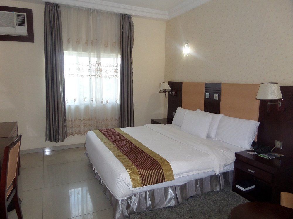 Barcelona Hotels, Abuja Mobushipe Eksteriør billede
