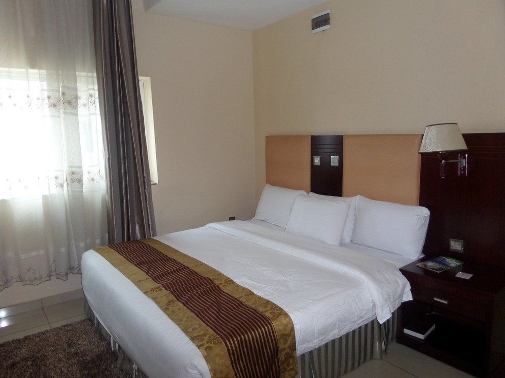 Barcelona Hotels, Abuja Mobushipe Eksteriør billede