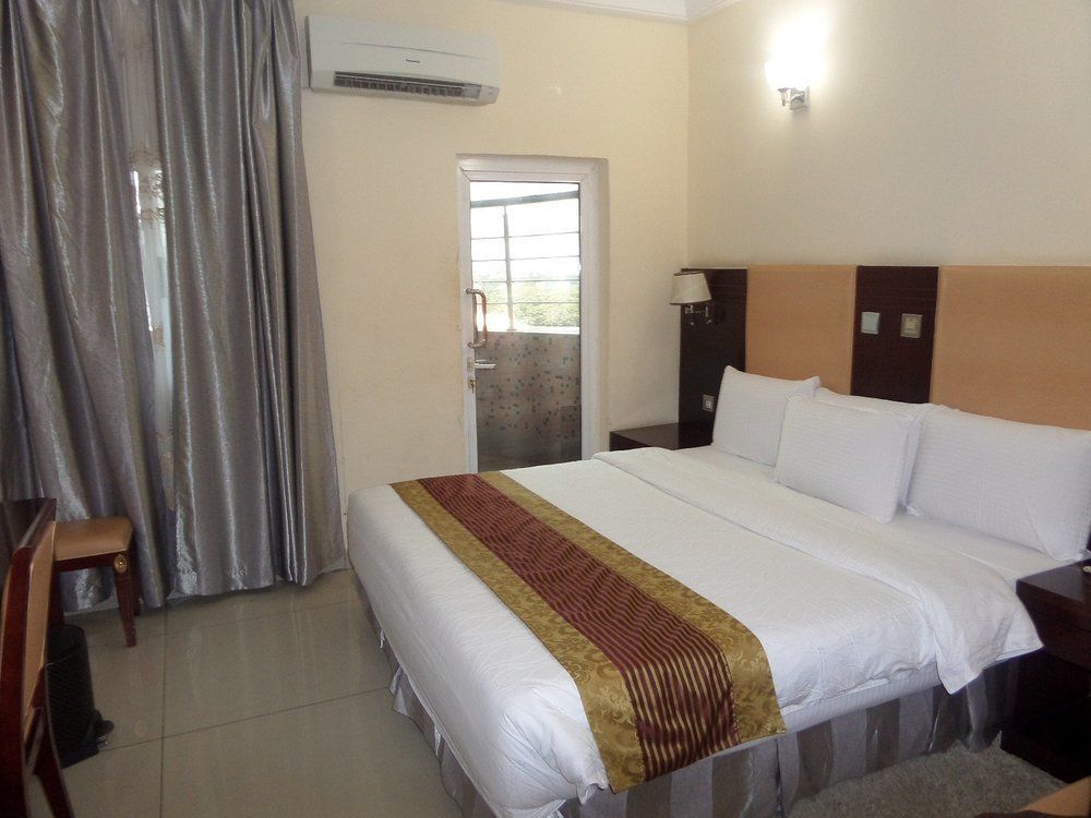 Barcelona Hotels, Abuja Mobushipe Eksteriør billede