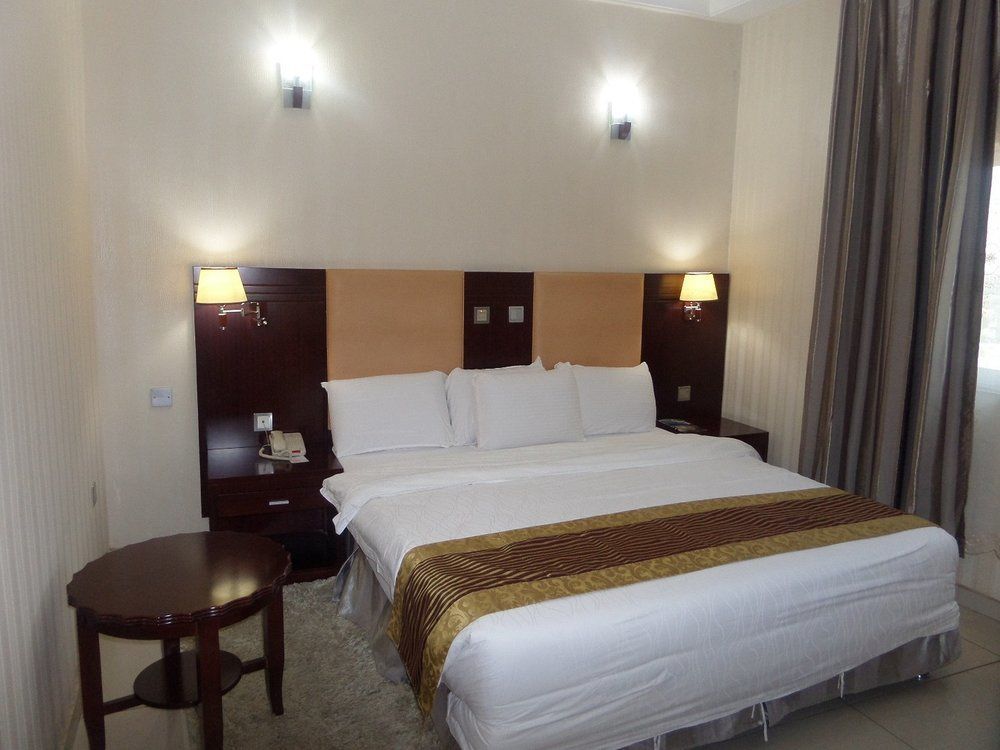 Barcelona Hotels, Abuja Mobushipe Eksteriør billede